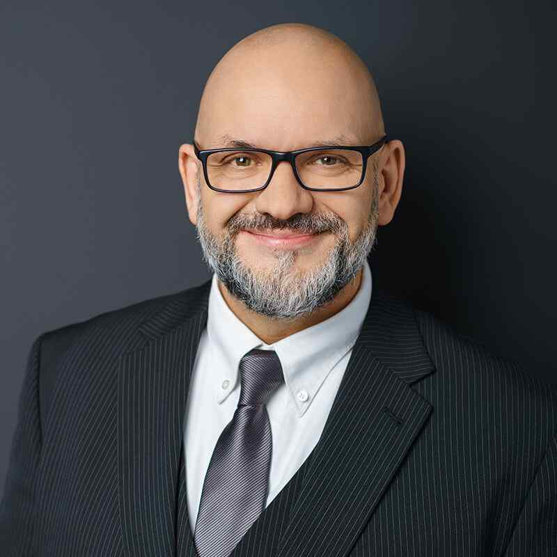 http://jonathandeloera.com/wp-content/uploads/2019/10/image_team_07.jpg