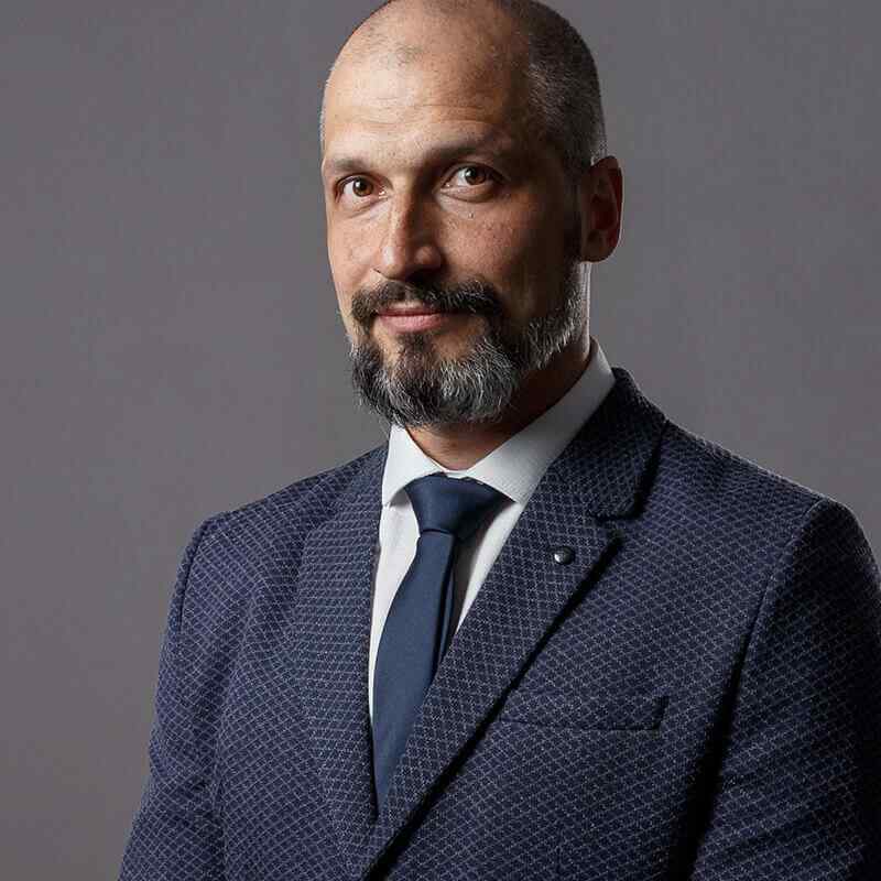 http://jonathandeloera.com/wp-content/uploads/2019/10/inner_team_01-1.jpg