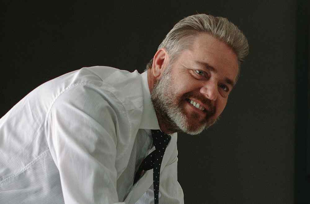 http://jonathandeloera.com/wp-content/uploads/2019/10/our_team_01.jpg